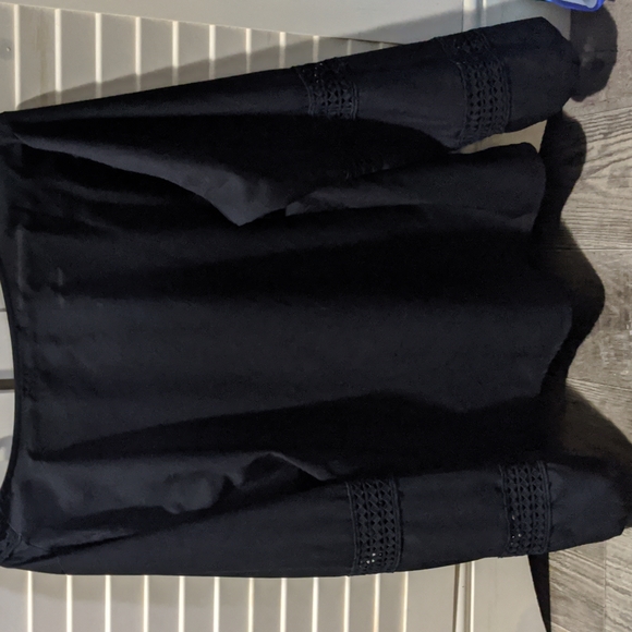 Black V-neck blouse with pattern detail - Picture 5 of 5